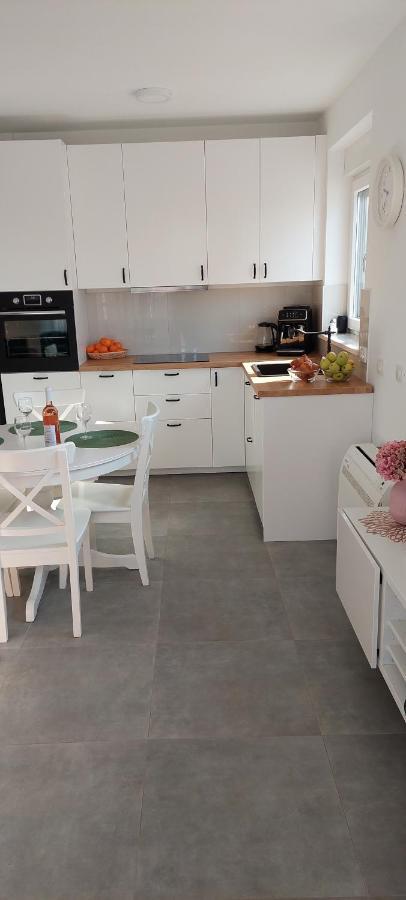 Novi Apartman Franka Apartment Задар Екстериор снимка